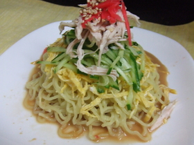 金ごま焙煎ナッツで♪冷やし中華