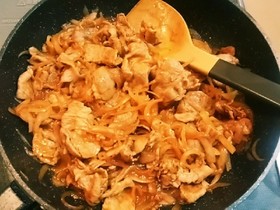 豚薄切り肉でポークチャップ