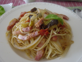 ランチに♪ベーコン・トマト・なすのパスタ