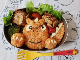 恐竜ゴン!擦り人参焦がしケチャップライス