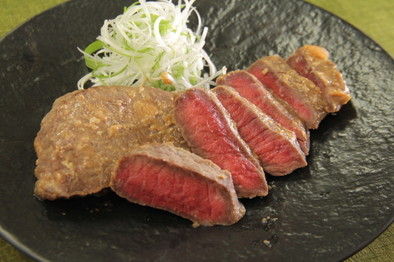 北海道産牛肉の味噌漬け焼きの写真