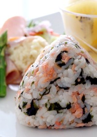 おにぎり朝食☆鮭と韓国海苔のおにぎり