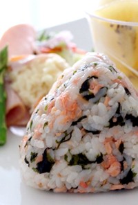 おにぎり朝食☆鮭と韓国海苔のおにぎり