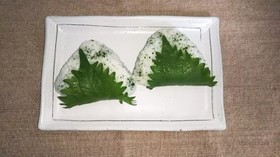 青じそふりかけのおにぎり