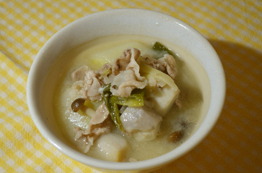 豚肉と里芋の白みそスープの画像