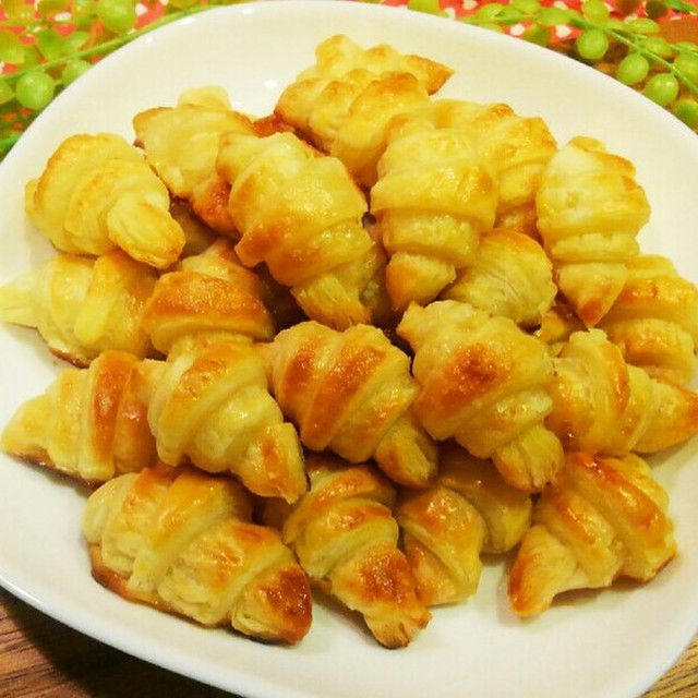 さくさく パイシートでミニクロワッサン レシピ 作り方 By さくさくmomo クックパッド 簡単おいしいみんなのレシピが352万品