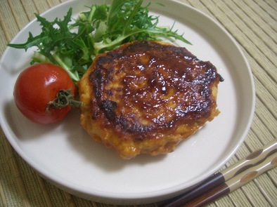 豆腐と魚のハンバーグ（甘辛だれ）の写真