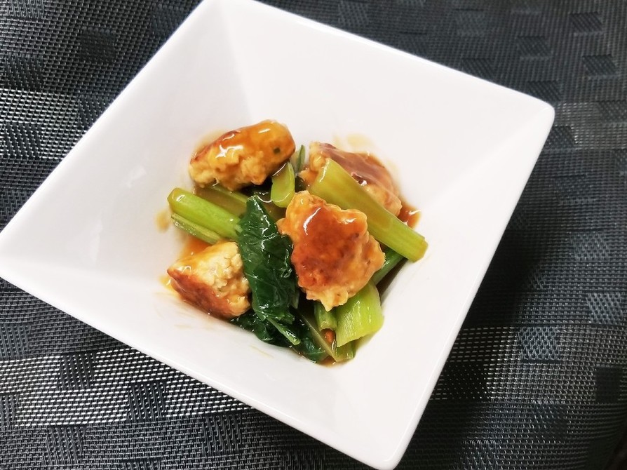 鶏団子と小松菜の甘辛煮の画像