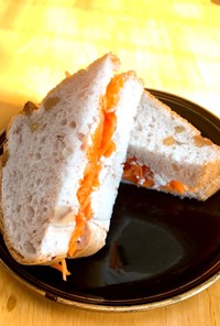 カッテージチーズ&人参のサンドイッチ