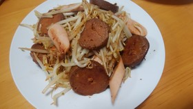 もやしと魚肉ソーセージの中華風炒め