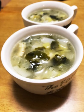 野菜を食べるチャイニーズスープ