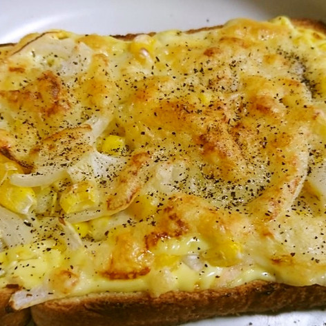 絶品トースト・マヨ玉ねぎ・チーズ・コーン