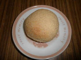 やさしい甘さvイチゴミルクパン