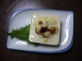 豆腐の器のサラダでグラタン