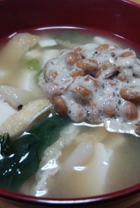 小松菜と豆腐の味噌汁～納豆入り