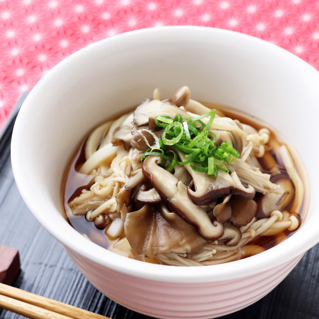 めんつゆで簡単 きのこたっぷりうどん レシピ 作り方 By みらいご飯 クックパッド 簡単おいしいみんなのレシピが352万品
