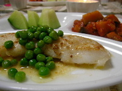 白身魚のグリーンピースソースの写真