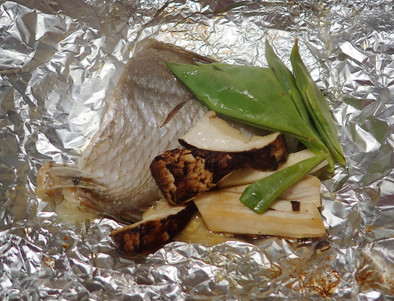 松茸と鯛のホイル焼きの写真