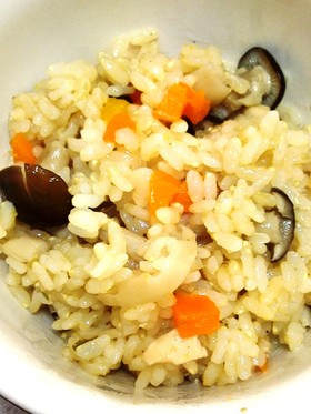 圧力鍋で直火炊きトリ釜飯風キノコご飯