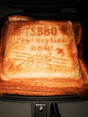リンゴとクリームチーズのホットサンドの写真