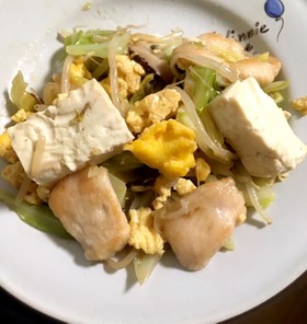 栄養たっぷり☆鶏むね肉と厚揚げの野菜炒め