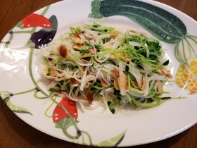 豆苗と大根とアーモンドのサラダ