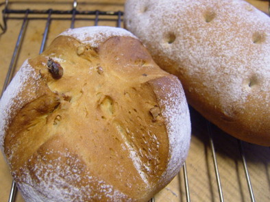 ニンジンとクルミのパン･･イーストのパンの写真