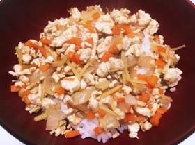 しょうが鶏そぼろ丼!