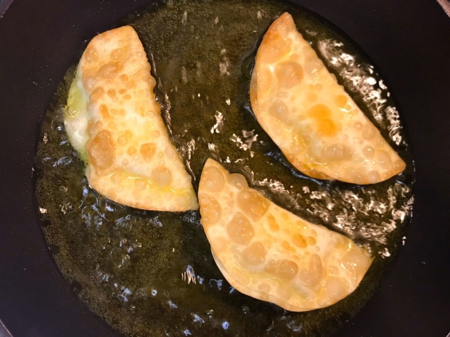 餃子の皮でワンタンの皮で簡単チーズ揚げ！の画像