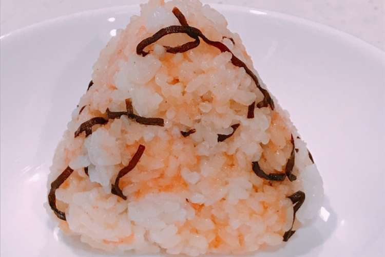 明太子と塩こんぶの ふんわりおにぎり レシピ 作り方 By クックまいななパパ クックパッド 簡単おいしいみんなのレシピが352万品