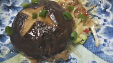 椎茸のあんかけハンバーグの写真