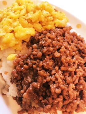 簡単☆混ぜるだけ♬ひき肉と卵焼のそぼろ丼