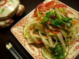 タイ料理定番★青パパイヤサラダ(ソムタム