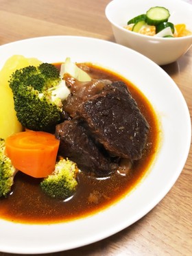 お肉たっぷり♪ビーフシチュー