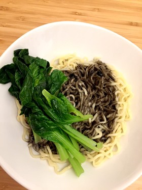 黒ごまの油そば。ゴマのポテンシャル凄っ!