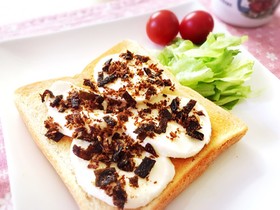 簡単!モッツァレラふじっ子煮トースト