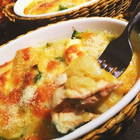秋鮭とジャガ芋とブロッコリー豆乳グラタン