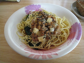 納豆と沢庵の麺つゆスパゲティ