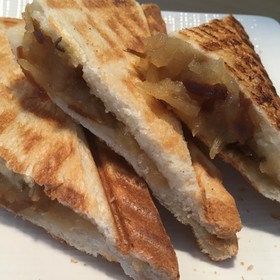 ふじっこ煮でふじふじホットサンド