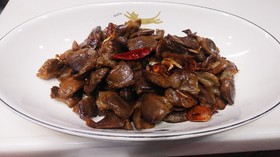 砂肝の大蒜醤油炒め(下茹でで柔らかく)