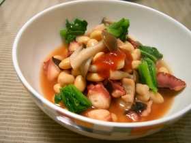 大豆とたこの赤いスープ煮
