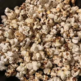 ココナッツ風味の黒糖ポップコーン