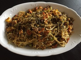 ハーブとスパイスで野菜炒めうどん