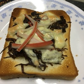 夫が作ったふじっ子煮で朝ごパン