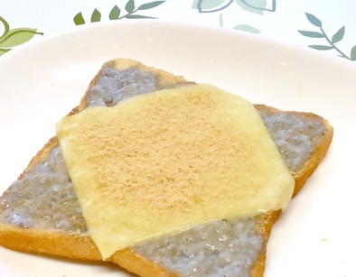 簡単☆黒胡麻プリントーストのチーズのせ♡の写真