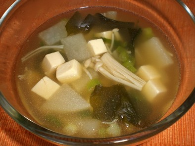 和の食材を使って、洋風味のヘルシースープの写真