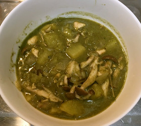 さつまいもと鶏肉のパラクココナッツカレー