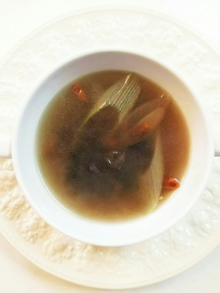 きくらげとクコの実のスープの画像