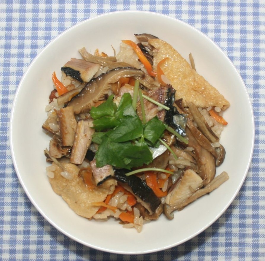 乾燥野菜と乾燥きのこサンマ干物で五目御飯の画像