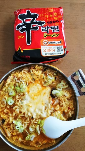 チーズと溶き卵で辛ラーメン